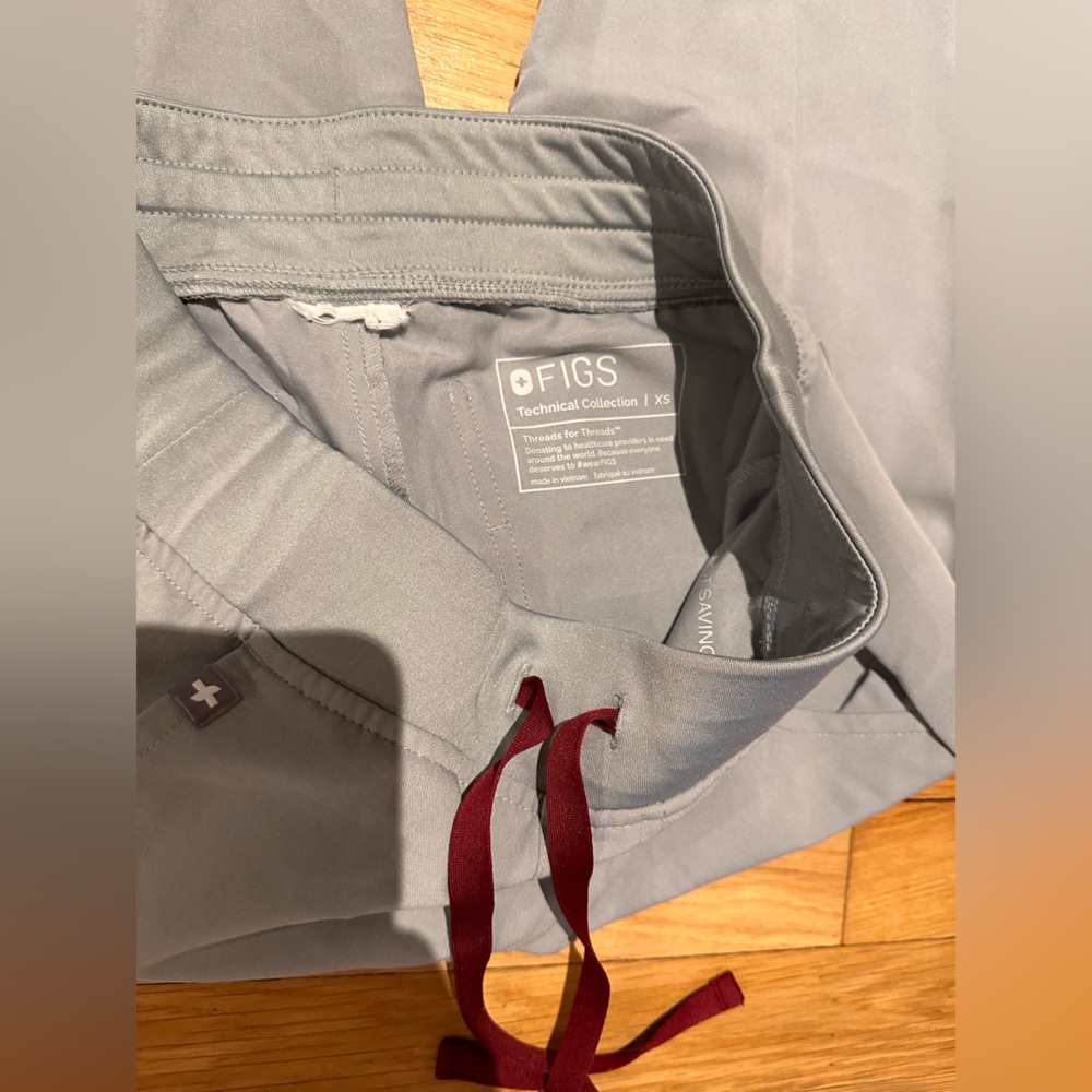 Brand new pair of Zamora figs cement size xs